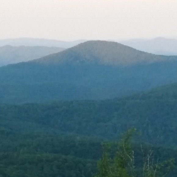 TOMMY BAHAMA, CLARKS, DANSKO,VINEYARD VINES. - Picture 2 of 2